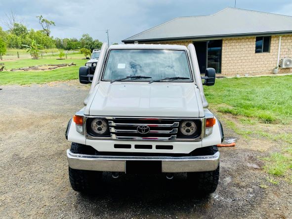 Toyota Landcruiser HDJ 79 Series (6 Cylinder) 4" DUAL Snorkels