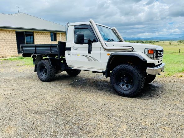 Toyota Landcruiser HDJ 79 Series (6 Cylinder) 4" DUAL Snorkels