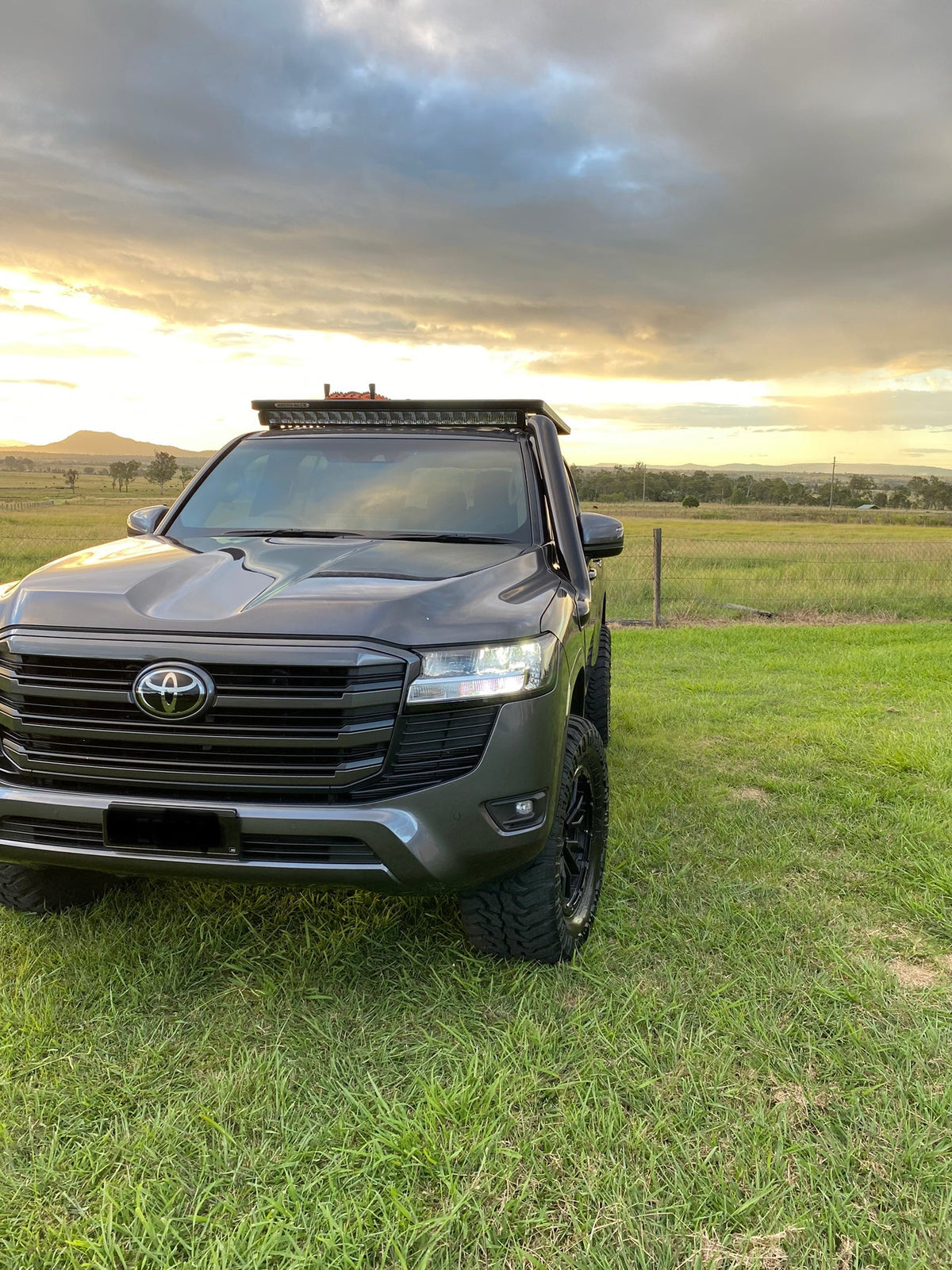 Toyota Landcruiser 300 Series 4" Mid Entry Snorkel