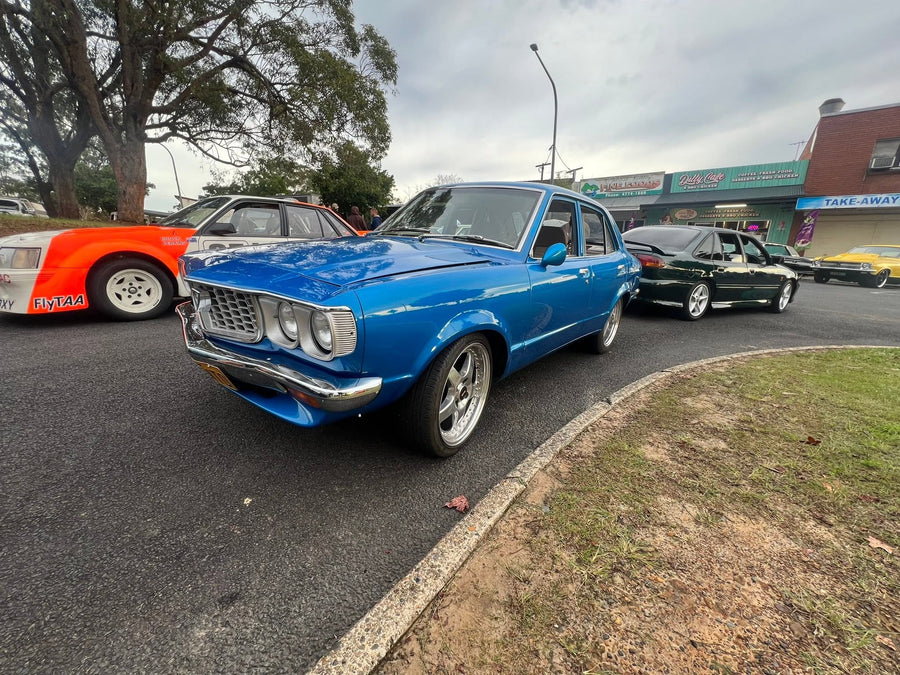 Classic blue sedan / three-quarter view
